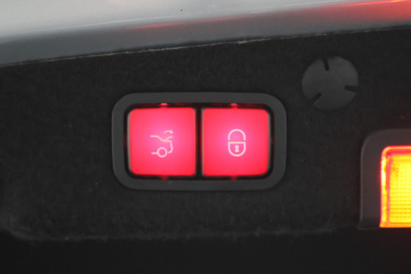 Mercedes-Benz C-Klasse 300 e 4MATIC AMG Line Panoramadak, Burmester, Memory, 360° Camera, Apple Carplay, Head-Up