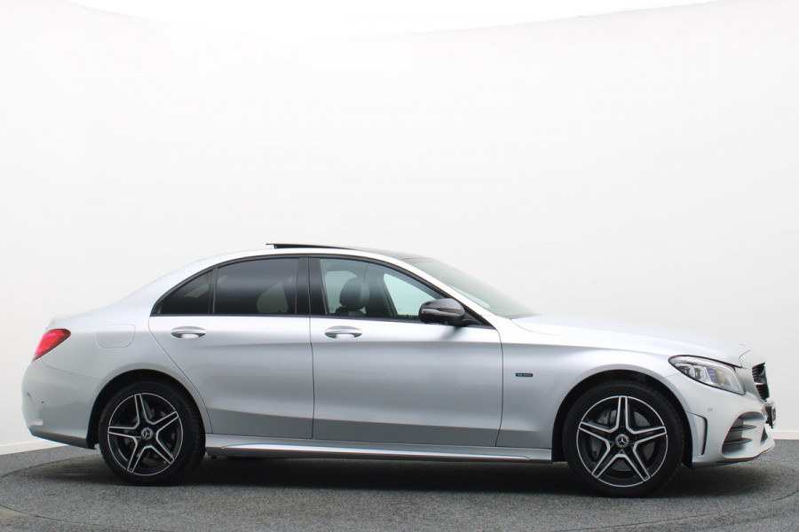 Mercedes-Benz C-Klasse 300 e 4MATIC AMG Line Panoramadak, Burmester, Memory, 360° Camera, Apple Carplay, Head-Up