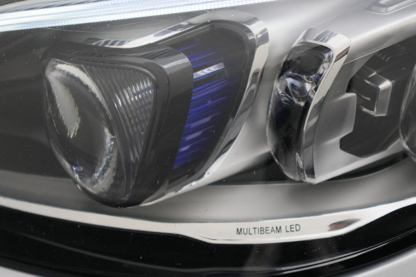 Mercedes-Benz C-Klasse 300 e 4MATIC AMG Line Panoramadak, Burmester, Memory, 360° Camera, Apple Carplay, Head-Up