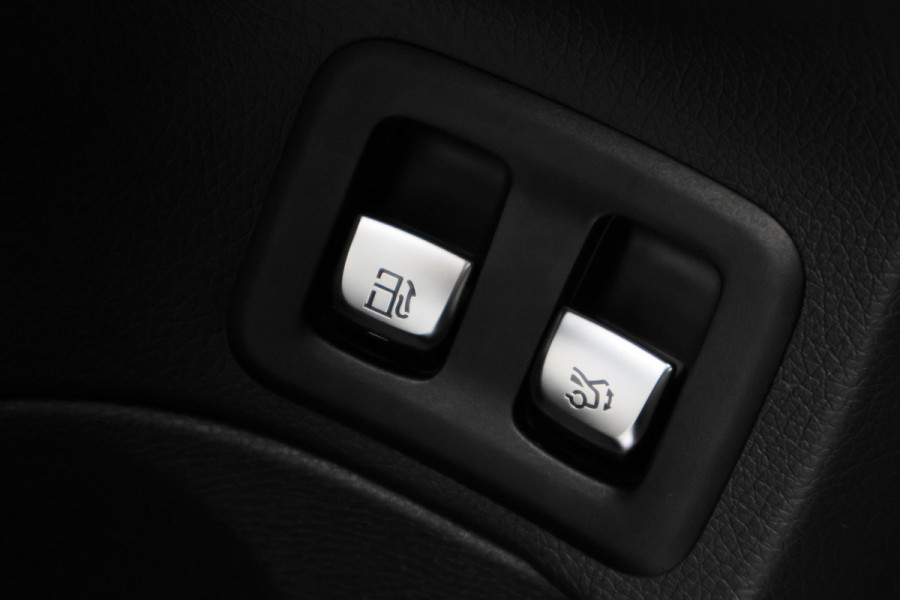 Mercedes-Benz C-Klasse 300 e 4MATIC AMG Line Panoramadak, Burmester, Memory, 360° Camera, Apple Carplay, Head-Up