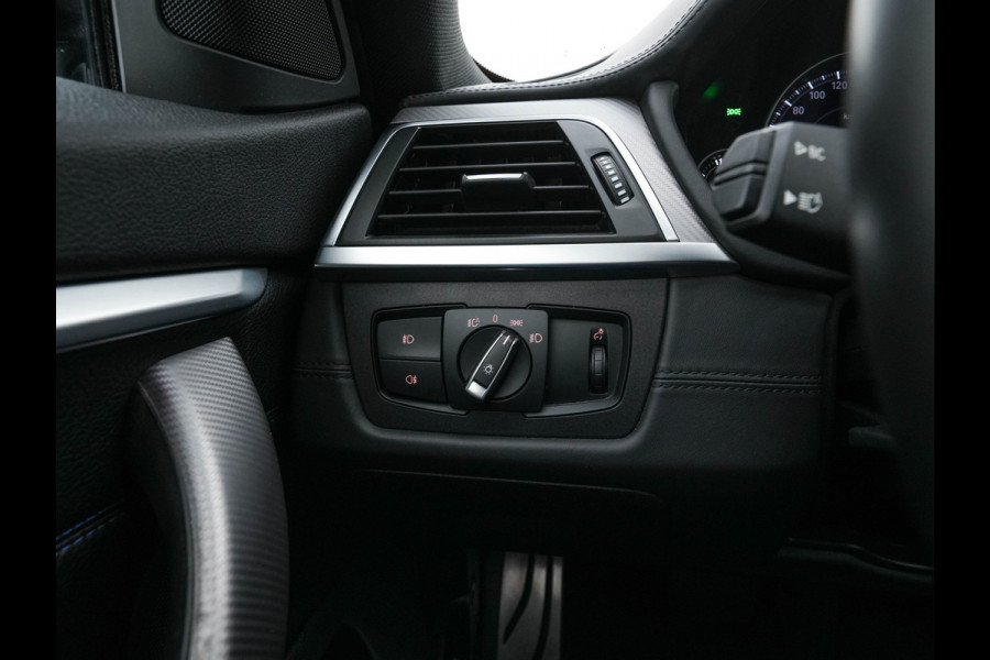 BMW 4 Serie Gran Coupé 420i M-Sportpack High Executive Edition (INCL-BTW) Aut. *LEATHER | FULL-LED | DIGI-COCKPIT | HIFI-SOUND | HEATED-SPORTSEATS | DAB+ | CAMERA | SHIFTPADDLES | PRIVACYGLASS | HEAD-UP | TOWBAR | KEYLESS | CARBON-INLAY | 19''ALU*