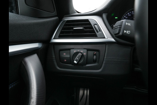 BMW 4 Serie Gran Coupé 420i M-Sportpack High Executive Edition (INCL-BTW) Aut. *LEATHER | FULL-LED | DIGI-COCKPIT | HIFI-SOUND | HEATED-SPORTSEATS | DAB+ | CAMERA | SHIFTPADDLES | PRIVACYGLASS | HEAD-UP | TOWBAR | KEYLESS | CARBON-INLAY | 19''ALU*