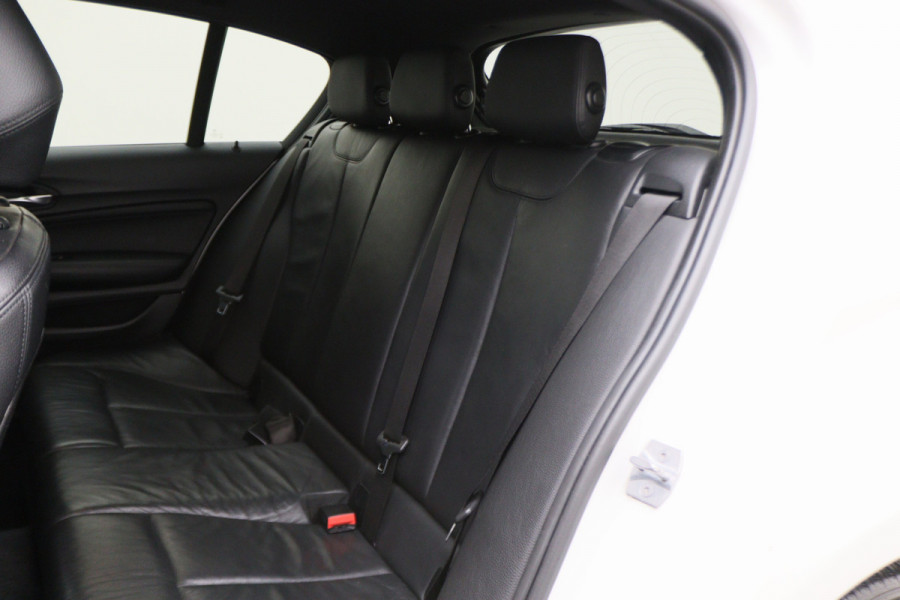 BMW 1-serie 118i Edition M Sport Shadow High Executive Automaat Leer, Navigatie, LED, Cruise, Stoelverwarming, 18"