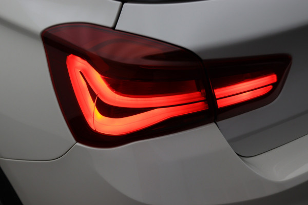 BMW 1-serie 118i Edition M Sport Shadow High Executive Automaat Leer, Navigatie, LED, Cruise, Stoelverwarming, 18"