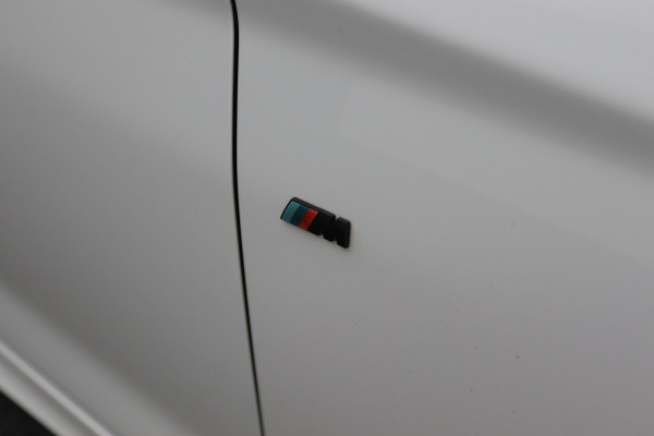 BMW 1-serie 118i Edition M Sport Shadow High Executive Automaat Leer, Navigatie, LED, Cruise, Stoelverwarming, 18"