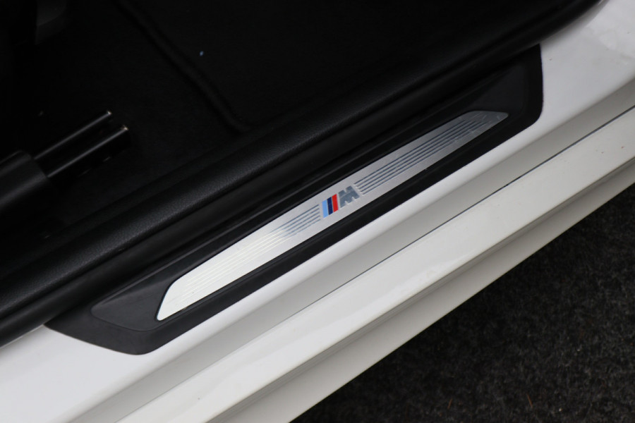 BMW 1-serie 118i Edition M Sport Shadow High Executive Automaat Leer, Navigatie, LED, Cruise, Stoelverwarming, 18"