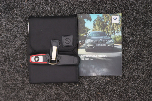 BMW 1-serie 118i Edition M Sport Shadow High Executive Automaat Leer, Navigatie, LED, Cruise, Stoelverwarming, 18"