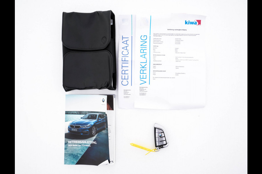 BMW 5 Serie Touring 530d Sportline High Executive Aut. *PANO | LEATHER | FULL-LED | MEMORY-PACK | TOP-VIEW | HEATED-COMFORTSEATS | NAVI-FULLMAP | PRIVACY-GLASS | AMBIENT-LIGHT | ECC | CARPLAY | PDC | TOWBAR | SHIFT-PADDLES | 20"ALU*