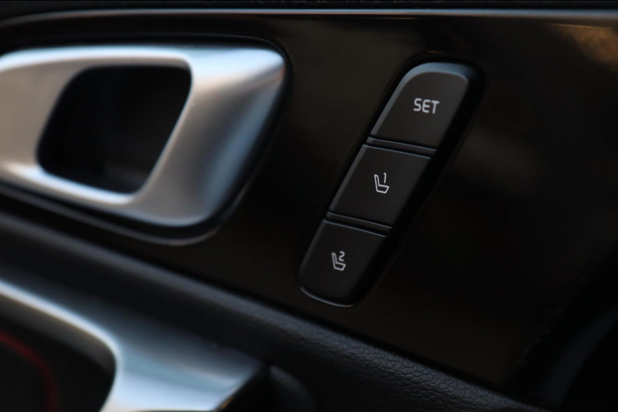 Kia ProCeed 1.6 T-GDI GT / PANODAK / MEMORY / ACC / JBL / KEYLESS / CAMERA