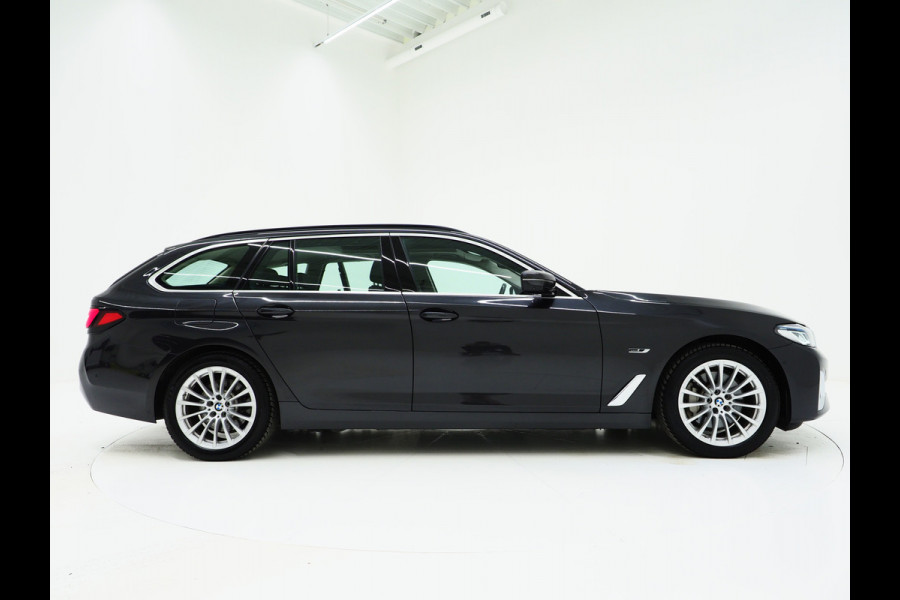 BMW 5 Serie Touring 530e xDrive | Panoramdak | Laser LED |Trekhaak | Leder | HUD | Keyless | Adaptive Cruise | Carplay