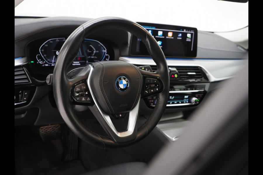 BMW 5 Serie Touring 530e xDrive | Panoramdak | Laser LED |Trekhaak | Leder | HUD | Keyless | Adaptive Cruise | Carplay