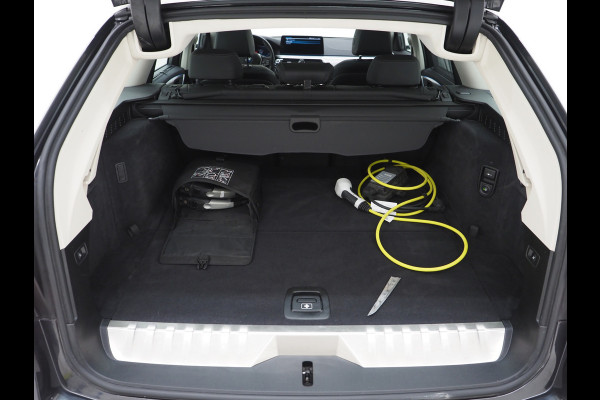 BMW 5 Serie Touring 530e xDrive | Panoramdak | Laser LED |Trekhaak | Leder | HUD | Keyless | Adaptive Cruise | Carplay