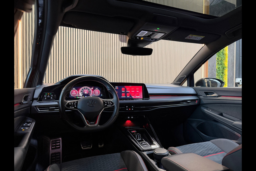 Volkswagen Golf GTI CLUBSPORT|AKRA|NURNBURGRING|PANO|HuD|HARMAN KARDON|KEYLESS|CARPLAY|ACC|IQ LIGHT|SFEERVERLICHTING|300PK|BOMVOL!