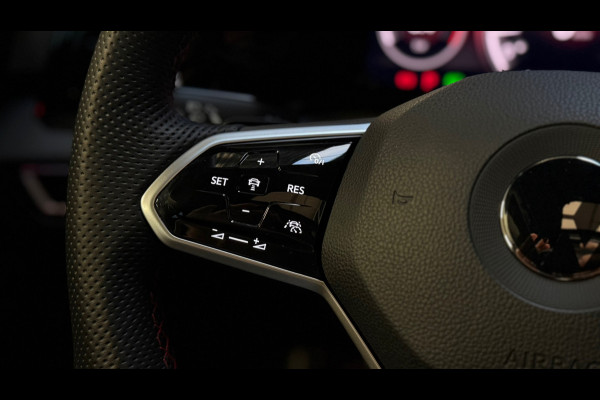 Volkswagen Golf GTI CLUBSPORT|AKRA|NURNBURGRING|PANO|HuD|HARMAN KARDON|KEYLESS|CARPLAY|ACC|IQ LIGHT|SFEERVERLICHTING|300PK|BOMVOL!