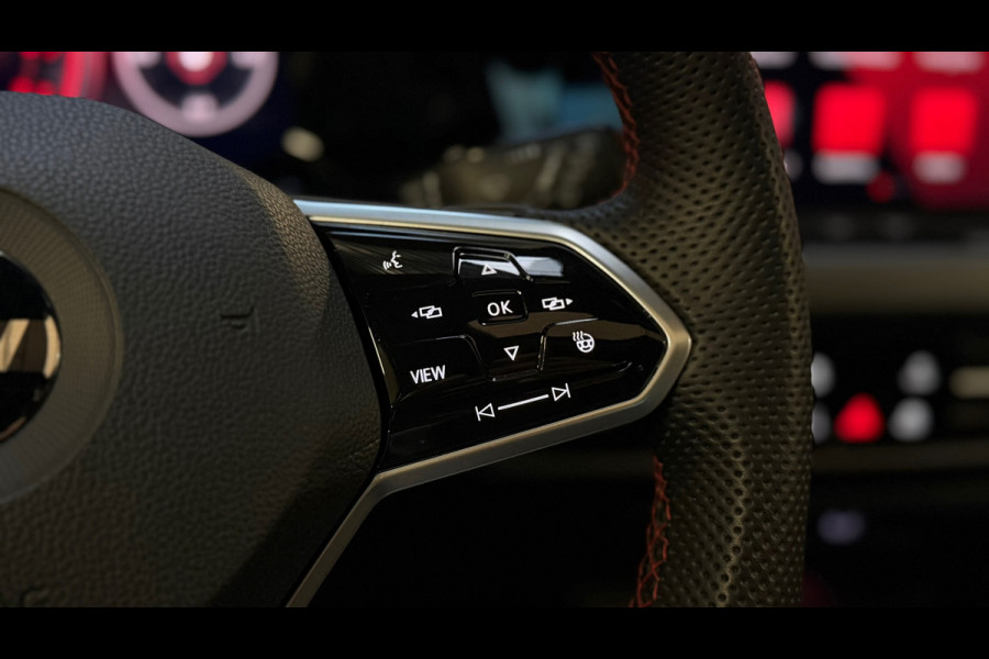 Volkswagen Golf GTI CLUBSPORT|AKRA|NURNBURGRING|PANO|HuD|HARMAN KARDON|KEYLESS|CARPLAY|ACC|IQ LIGHT|SFEERVERLICHTING|300PK|BOMVOL!