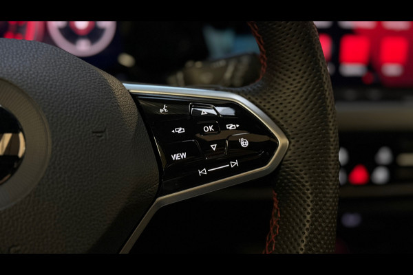 Volkswagen Golf GTI CLUBSPORT|AKRA|NURNBURGRING|PANO|HuD|HARMAN KARDON|KEYLESS|CARPLAY|ACC|IQ LIGHT|SFEERVERLICHTING|300PK|BOMVOL!