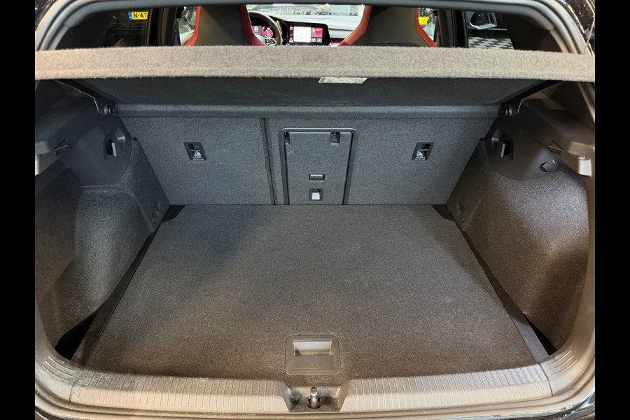 Volkswagen Golf GTI CLUBSPORT|AKRA|NURNBURGRING|PANO|HuD|HARMAN KARDON|KEYLESS|CARPLAY|ACC|IQ LIGHT|SFEERVERLICHTING|300PK|BOMVOL!