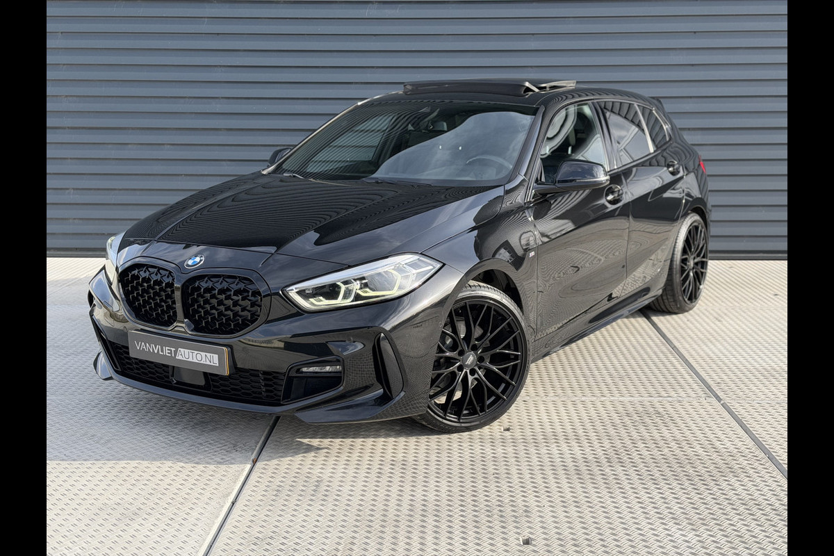 BMW 1-serie 118i Business Edition M Sport / Apple Carplay / Camera / Pan dak