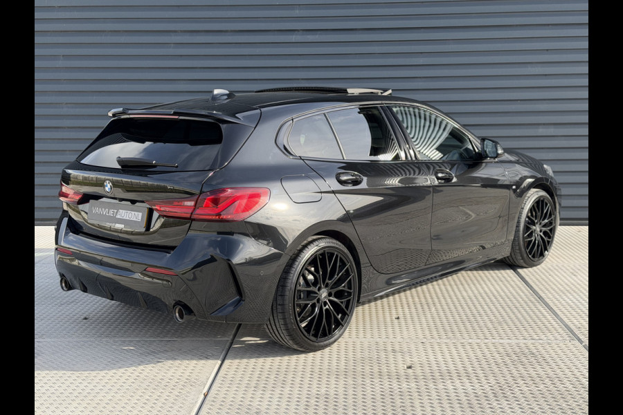 BMW 1-serie 118i Business Edition M Sport / Apple Carplay / Camera / Pan dak