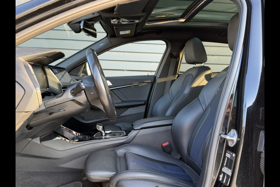 BMW 1-serie 118i Business Edition M Sport / Apple Carplay / Camera / Pan dak