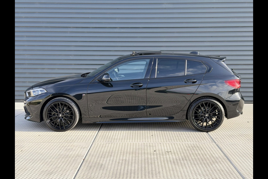 BMW 1-serie 118i Business Edition M Sport / Apple Carplay / Camera / Pan dak