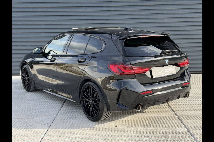 BMW 1-serie 118i Business Edition M Sport / Apple Carplay / Camera / Pan dak