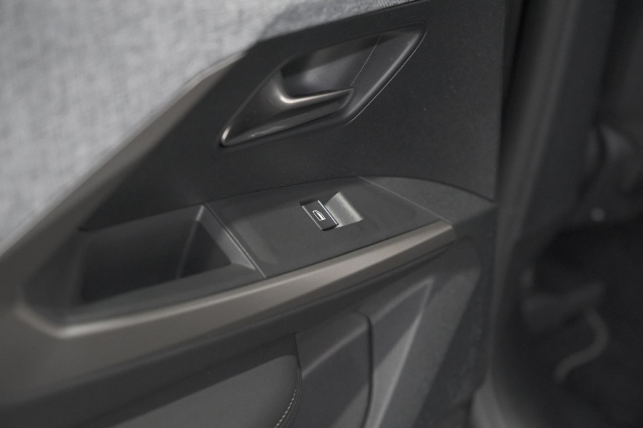 Peugeot 3008 1.2 Hybrid 136 GT | Pack Winter | Camera | Adaptieve Cruise Control | Elektrische Kofferklep