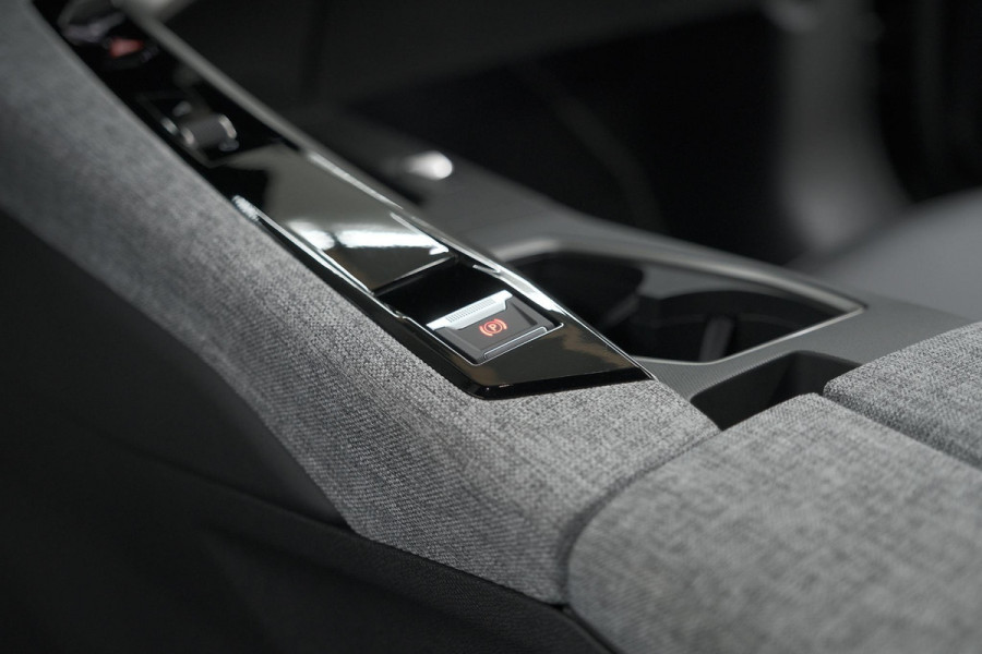 Peugeot 3008 1.2 Hybrid 136 GT | Pack Winter | Camera | Adaptieve Cruise Control | Elektrische Kofferklep