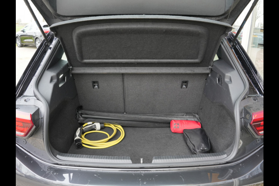 Volkswagen ID.3 First 58 kWh | Apple Carplay/Android Auto | Cruise control adaptief met stop&go |