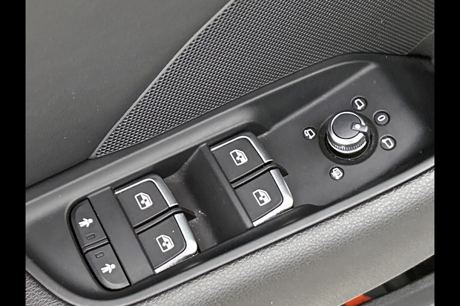 Audi A3 Sportback 1.5 TFSI CoD Sport S Line Edition(NL-auto, Goed onderH, NAvi, StoelV, Leder, Parkeersensoren V+A, Keyless, Etc)