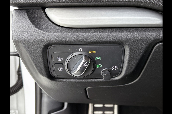 Audi A3 Sportback 1.5 TFSI CoD Sport S Line Edition(NL-auto, Goed onderH, NAvi, StoelV, Leder, Parkeersensoren V+A, Keyless, Etc)