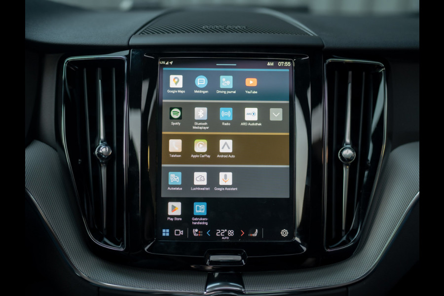 Volvo XC60 2.0 T6 Plug-in hybrid AWD Plus Dark | 360 Camera | Harman/Kardon | Trekhaak | Panodak | Dodehoek sensoren | Prijs Rijklaar!!