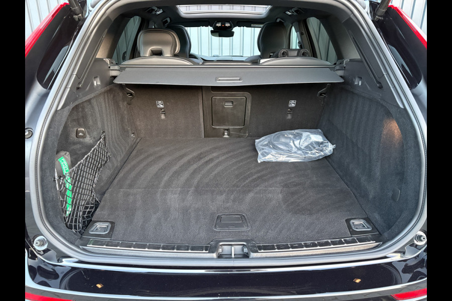 Volvo XC60 2.0 T6 Plug-in hybrid AWD Plus Dark | 360 Camera | Harman/Kardon | Trekhaak | Panodak | Dodehoek sensoren | Prijs Rijklaar!!