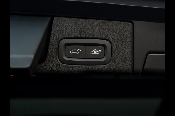 Volvo XC60 2.0 T6 Plug-in hybrid AWD Plus Dark | 360 Camera | Harman/Kardon | Trekhaak | Panodak | Dodehoek sensoren | Prijs Rijklaar!!