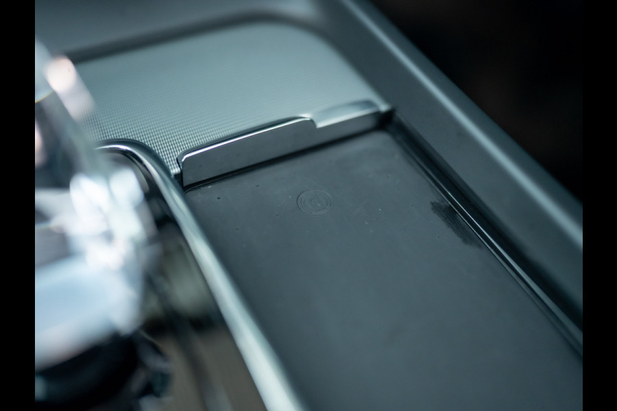 Volvo XC60 2.0 T6 Plug-in hybrid AWD Plus Dark | 360 Camera | Harman/Kardon | Trekhaak | Panodak | Dodehoek sensoren | Prijs Rijklaar!!