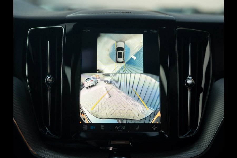 Volvo XC60 2.0 T6 Plug-in hybrid AWD Plus Dark | 360 Camera | Harman/Kardon | Trekhaak | Panodak | Dodehoek sensoren | Prijs Rijklaar!!