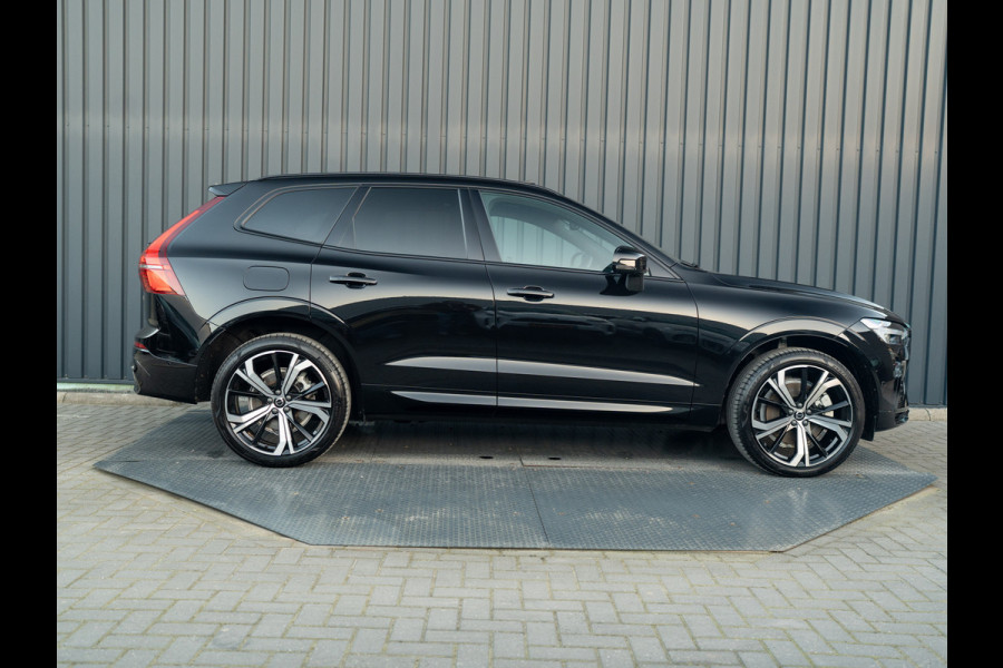 Volvo XC60 2.0 T6 Plug-in hybrid AWD Plus Dark | 360 Camera | Harman/Kardon | Trekhaak | Panodak | Dodehoek sensoren | Prijs Rijklaar!!