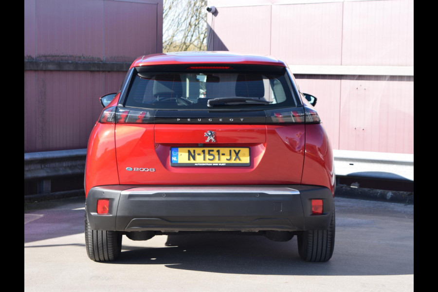 Peugeot e-2008 EV Active 50 kWh SOH 92% | NAVI & CARPLAY | CAMERA MET SENSOREN | E.C.C. |