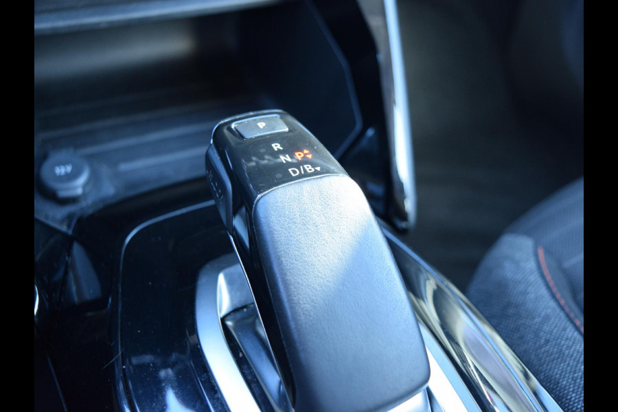 Peugeot e-2008 EV Active 50 kWh SOH 92% | NAVI & CARPLAY | CAMERA MET SENSOREN | E.C.C. |