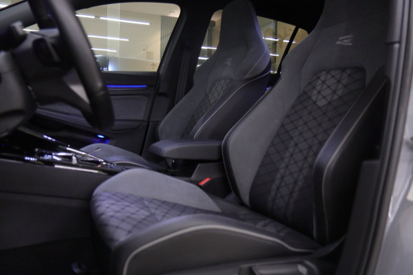 Volkswagen Golf 1.5 eTSI R-Line Business PANO/CAM/CARPLAY/IQ/ACC/DCC/VOL