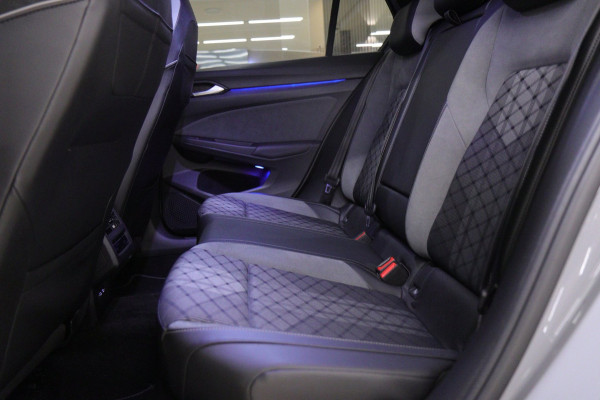 Volkswagen Golf 1.5 eTSI R-Line Business PANO/CAM/CARPLAY/IQ/ACC/DCC/VOL