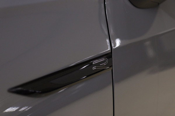 Volkswagen Golf 1.5 eTSI R-Line Business PANO/CAM/CARPLAY/IQ/ACC/DCC/VOL