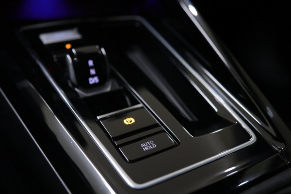 Volkswagen Golf 1.5 eTSI R-Line Business PANO/CAM/CARPLAY/IQ/ACC/DCC/VOL