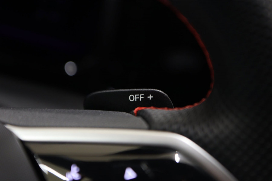 Volkswagen Golf 1.5 eTSI R-Line Business PANO/CAM/CARPLAY/IQ/ACC/DCC/VOL