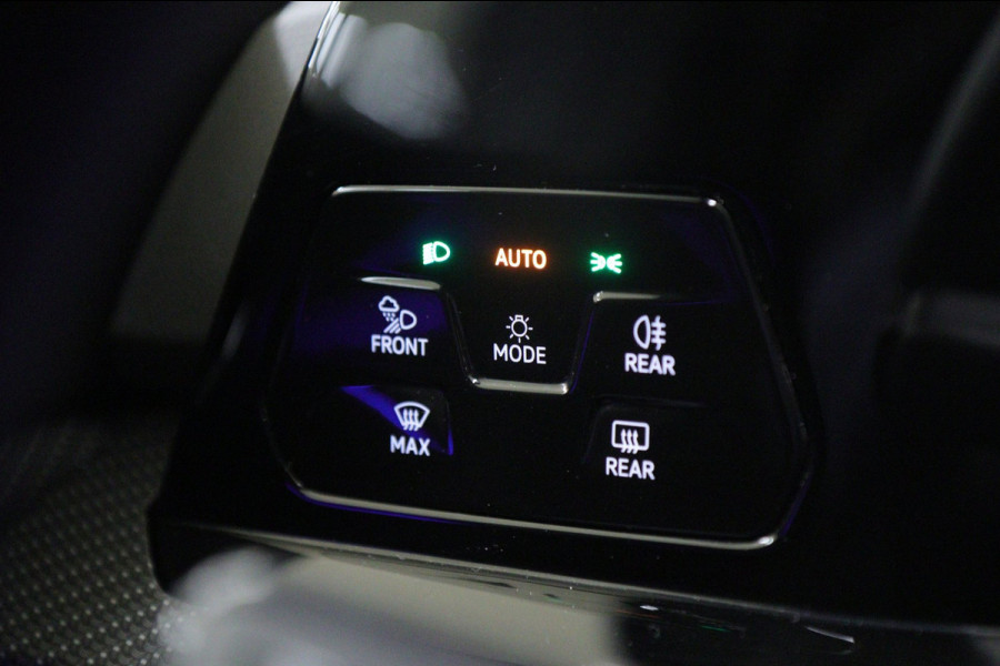 Volkswagen Golf 1.5 eTSI R-Line Business PANO/CAM/CARPLAY/IQ/ACC/DCC/VOL