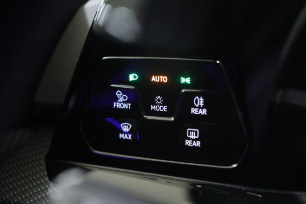 Volkswagen Golf 1.5 eTSI R-Line Business PANO/CAM/CARPLAY/IQ/ACC/DCC/VOL