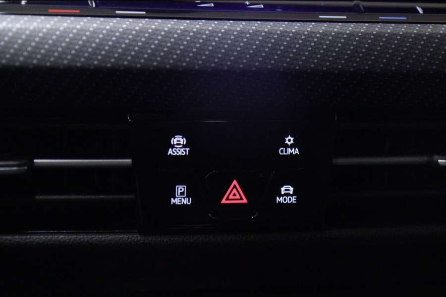Volkswagen Golf 1.5 eTSI R-Line Business PANO/CAM/CARPLAY/IQ/ACC/DCC/VOL