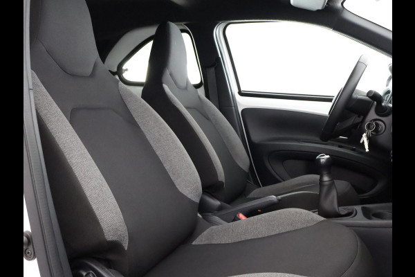 Toyota Aygo X 1.0 VVT-i MT Play Sport | 1e eigenaar | Apple Carplay & AndroidAUTO | Privacy Glass | Camera |