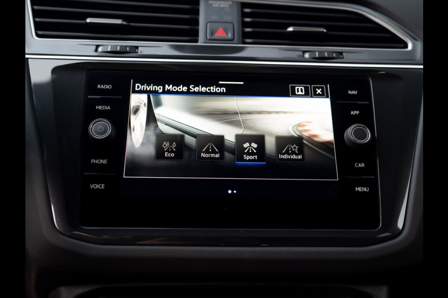 Volkswagen Tiguan 1.5 TSI R-Line Business | Trekhaak wegkl. | Keyless | 20'' | Elk. A-klep | Side Assist | IQ Light | Prijs Rijklaar!!