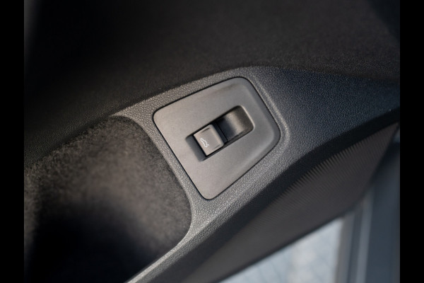 Volkswagen Tiguan 1.5 TSI R-Line Business | Trekhaak wegkl. | Keyless | 20'' | Elk. A-klep | Side Assist | IQ Light | Prijs Rijklaar!!